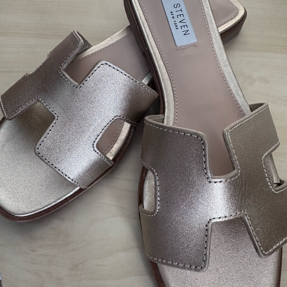 Steve Madden Hadyn Gold Leather Sandals - Picture 5 of 7